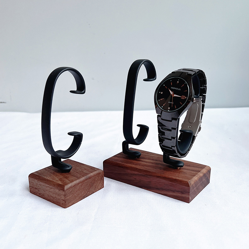 木製C型時計ホルダー ジュエリーオーガナイザー ディスプレイ - Jewelry And Watches Inc のレビューと価格